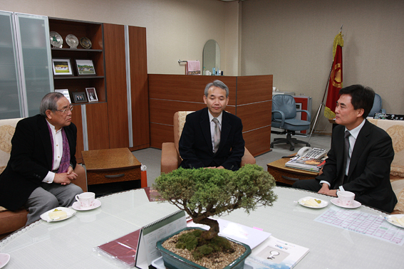 2010-12-06 일본 도아대학 구시다 고지 총장 접견 이미지