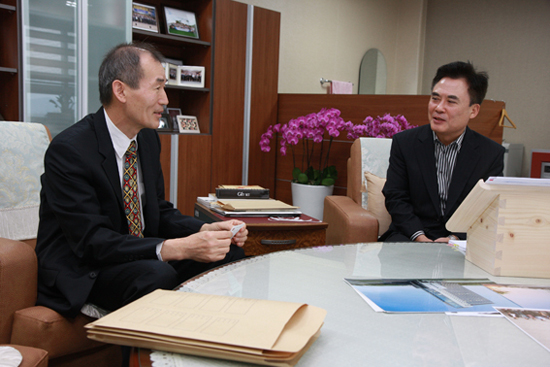 2011-11-08 주식회사 에이에스티 이상락 대표이사 접견 이미지