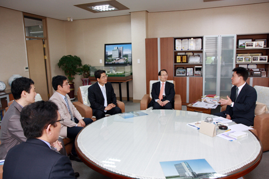 2012-05-09 한국로봇산업진흥원 주덕영 원장 접견 이미지