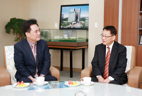 2013-02-07 영남대학교 노석균 총장 접견 이미지