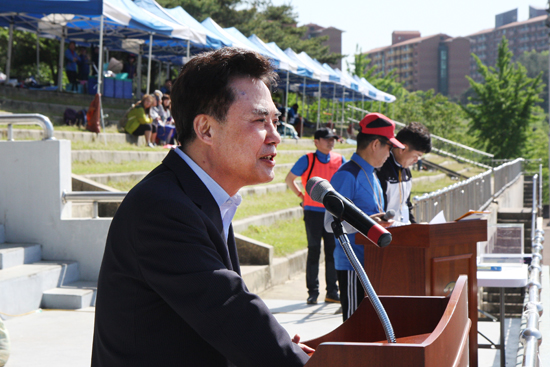 2015-05-05 아진산업(주) 가족체육대회 축사, 상호협력 당부 및 관계자 격려 이미지