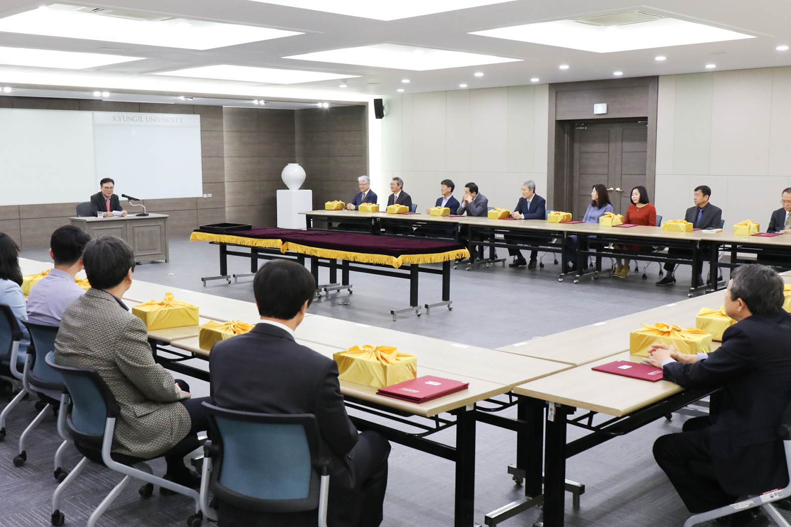 2018-04-10 장기근속 교직원 및 우수학부(과), 우수교직원 표창 이미지